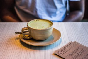 Lire la suite à propos de l’article Le thé matcha, une boisson qui agit sur la santé